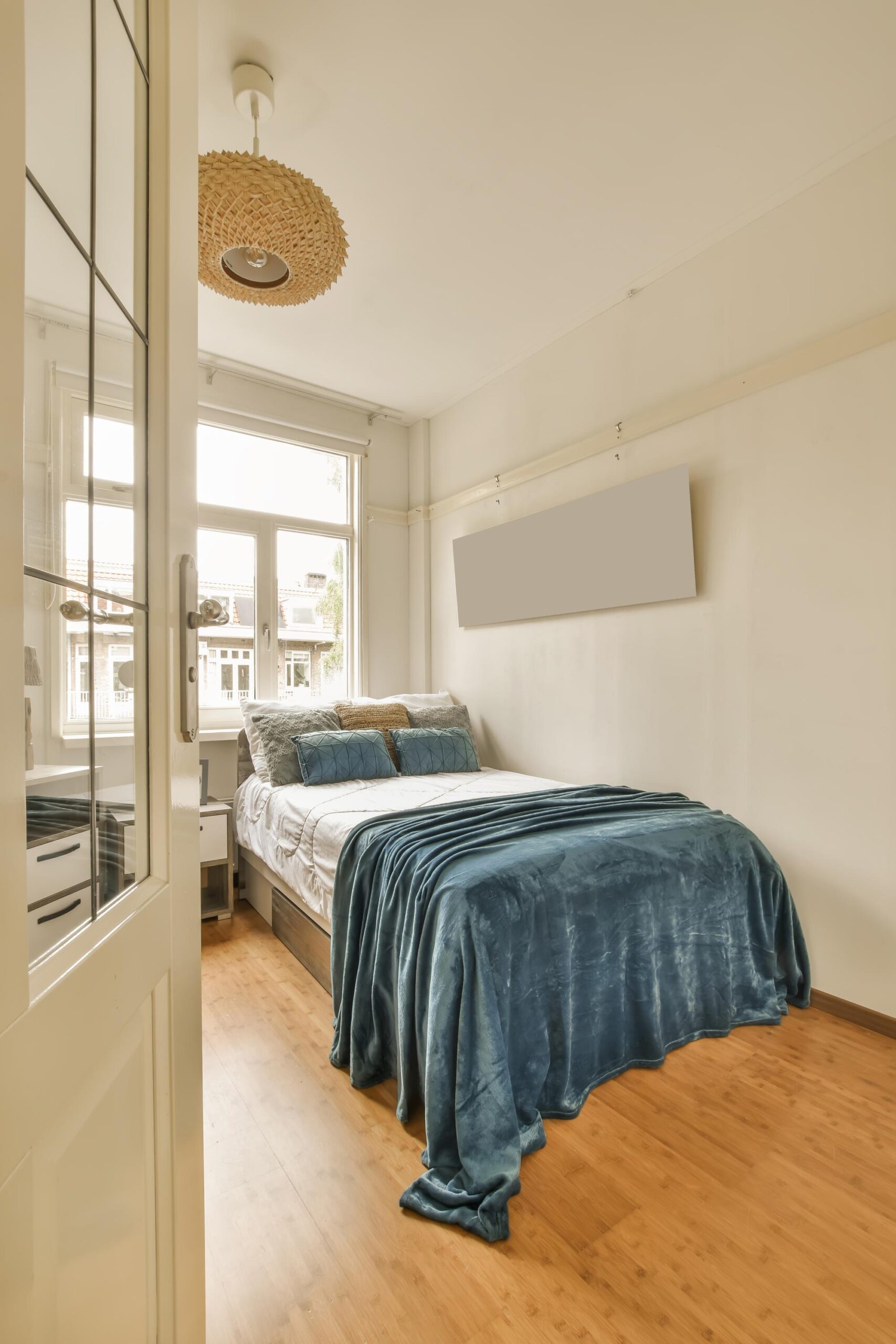 a-small-bedroom-with-a-bed-and-a-window-2026-01-07-23-52-52-utc