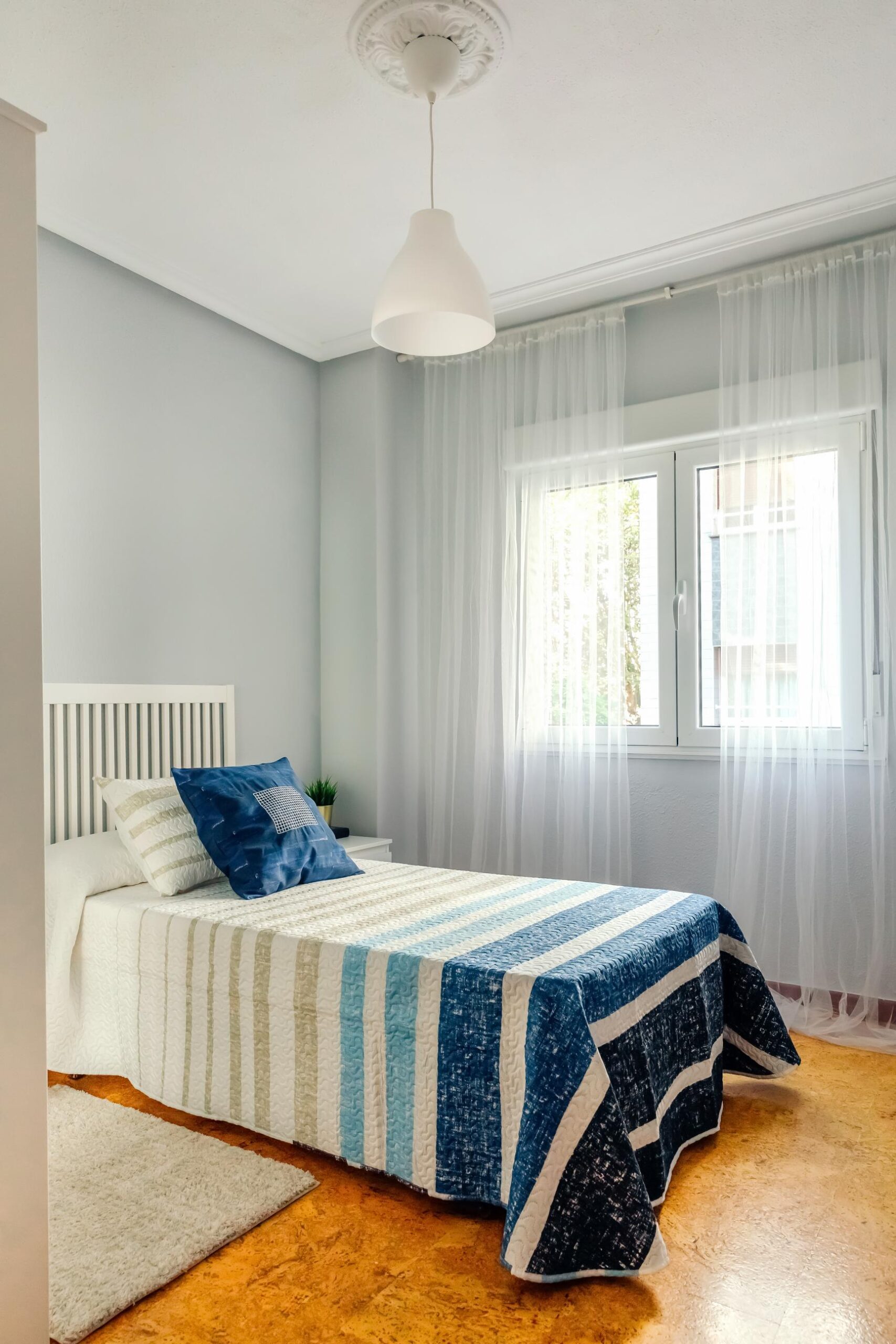 bedroom-decorated-with-quilt-and-curtains-2026-01-09-06-46-43-utc